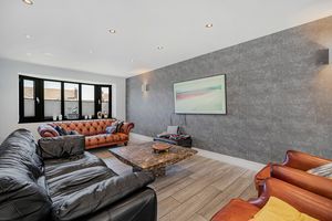 Photo 25- click for photo gallery